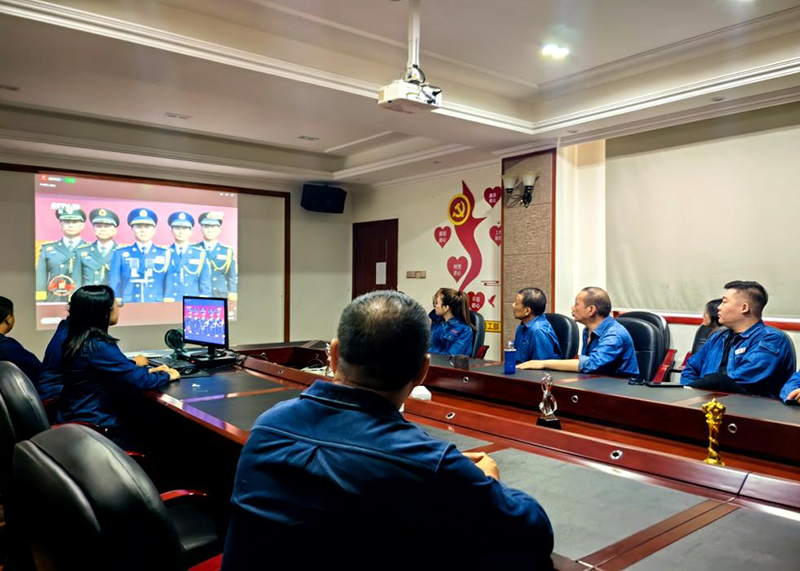  弘旭公司組織觀看九三閱兵式，激發(fā)愛國熱情(圖3)